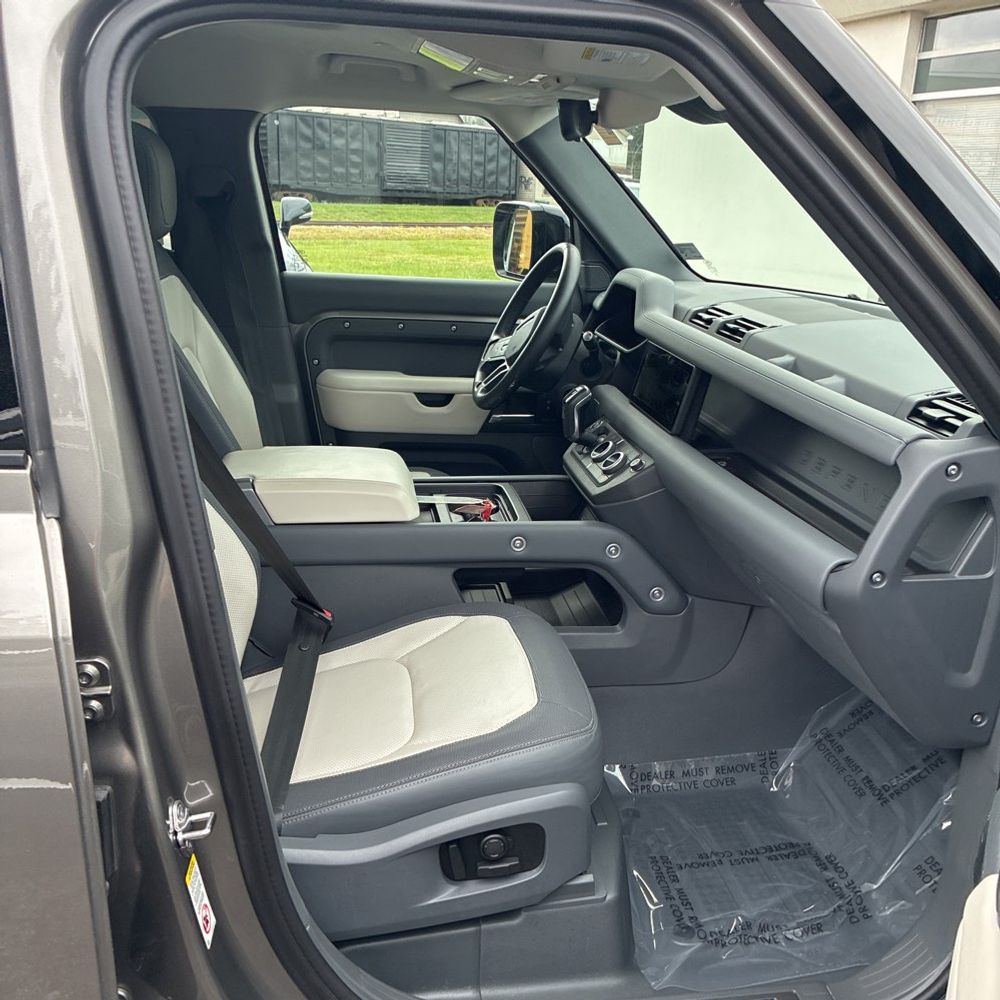 2024 Land Rover Defender 110 X-Dyn SE P400