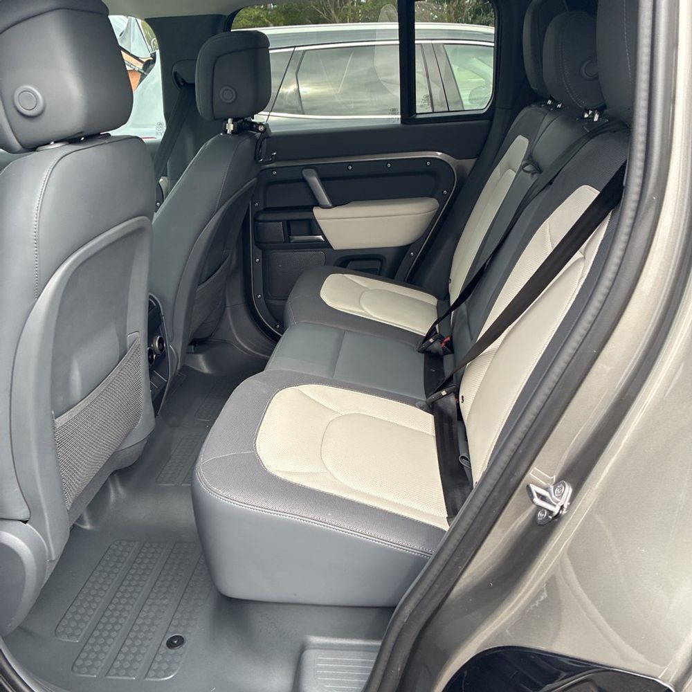 2024 Land Rover Defender 110 X-Dyn SE P400