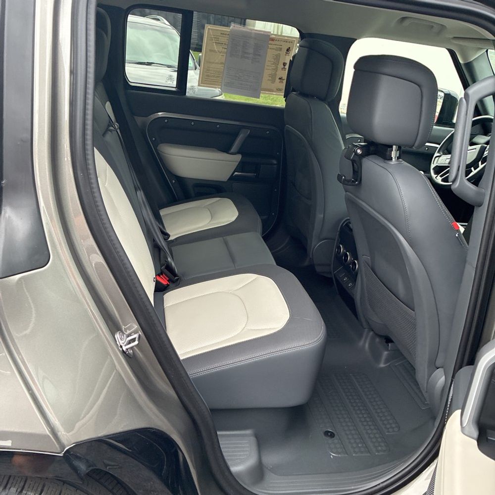 2024 Land Rover Defender 110 X-Dyn SE P400