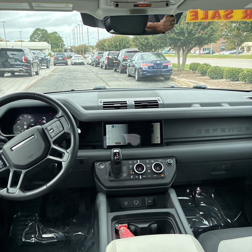 2024 Land Rover Defender 110 X-Dyn SE P400
