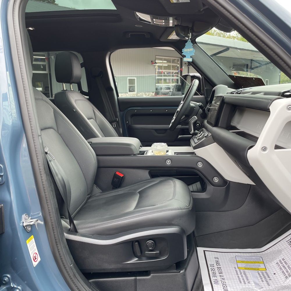 2025 Land Rover Defender 110 X-Dyn SE P400