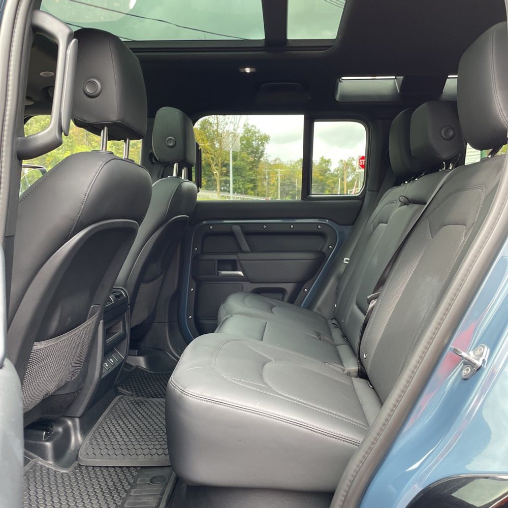 2025 Land Rover Defender 110 X-Dyn SE P400