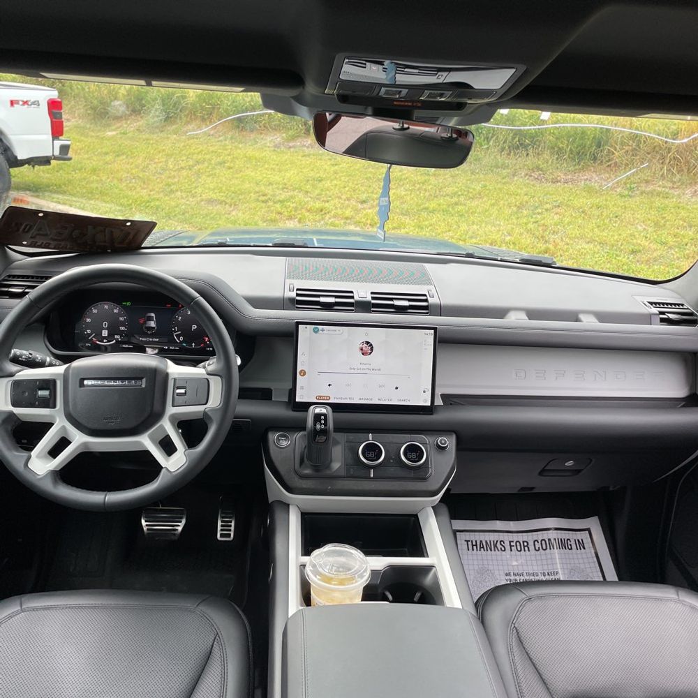 2025 Land Rover Defender 110 X-Dyn SE P400