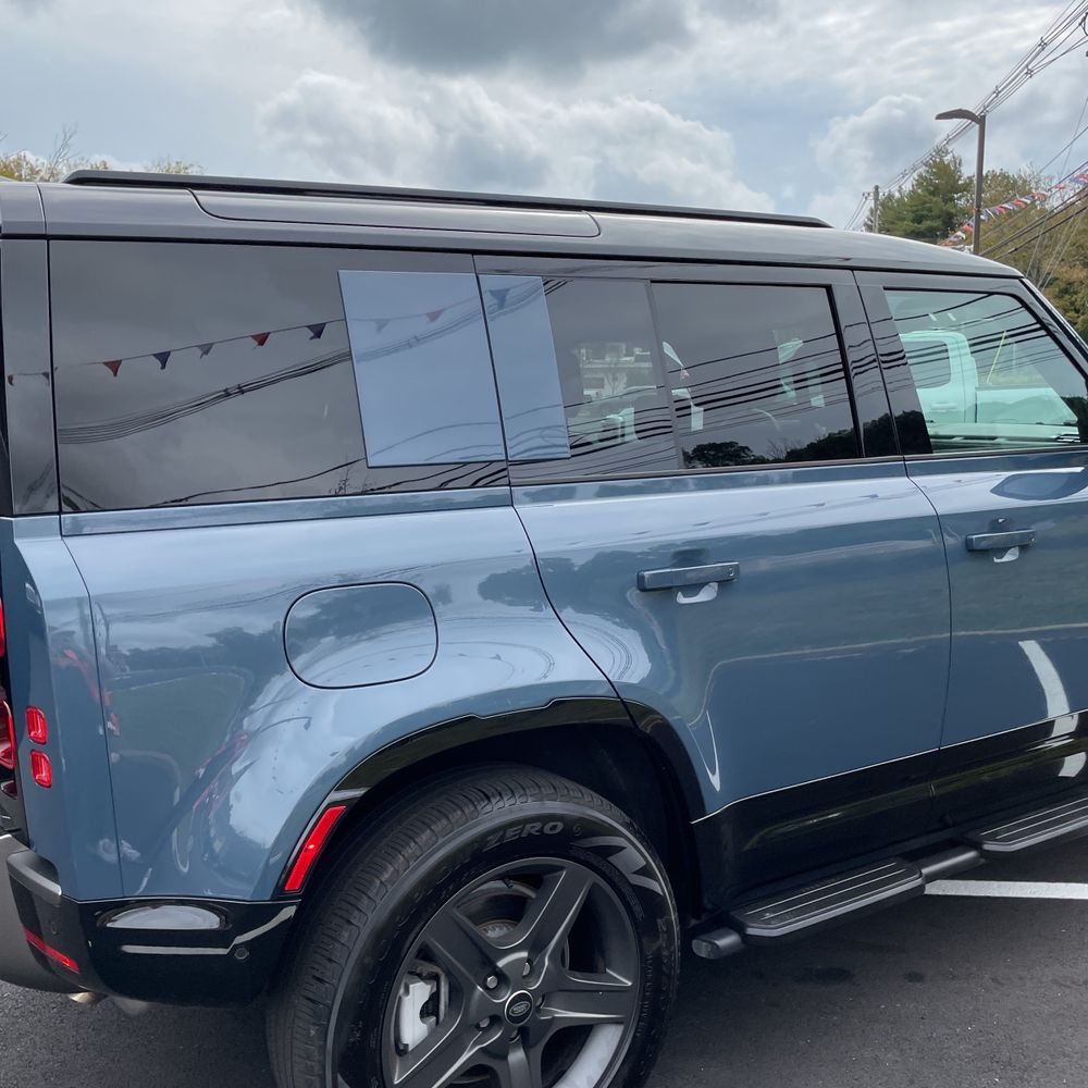 2025 Land Rover Defender 110 X-Dyn SE P400