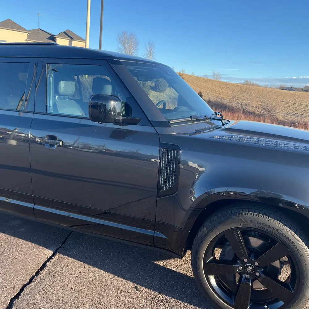 2024 Land Rover Defender 110 P400 X-Dynamic SE