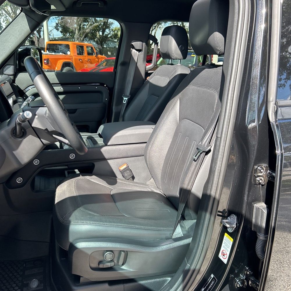 2022 Land Rover Defender 110 X-Dynamic SE