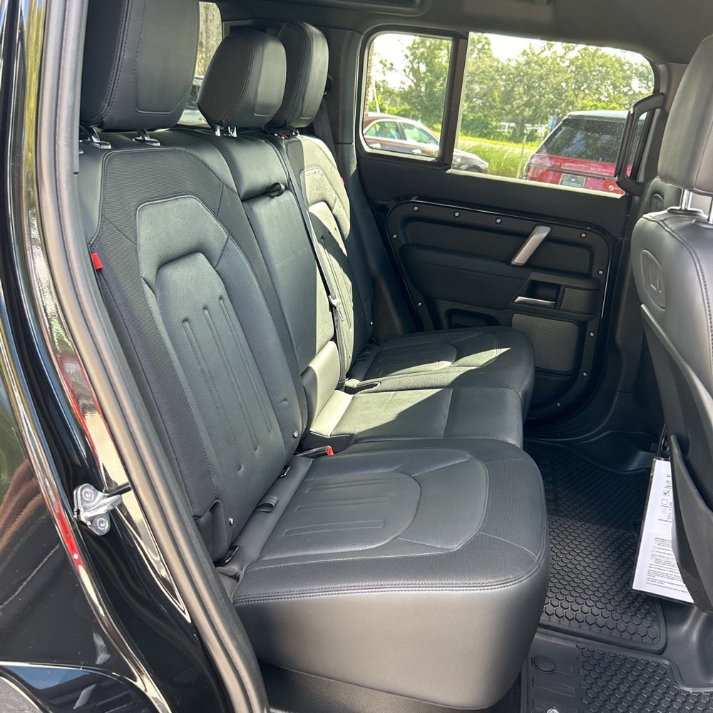 2022 Land Rover Defender 110 X-Dynamic SE