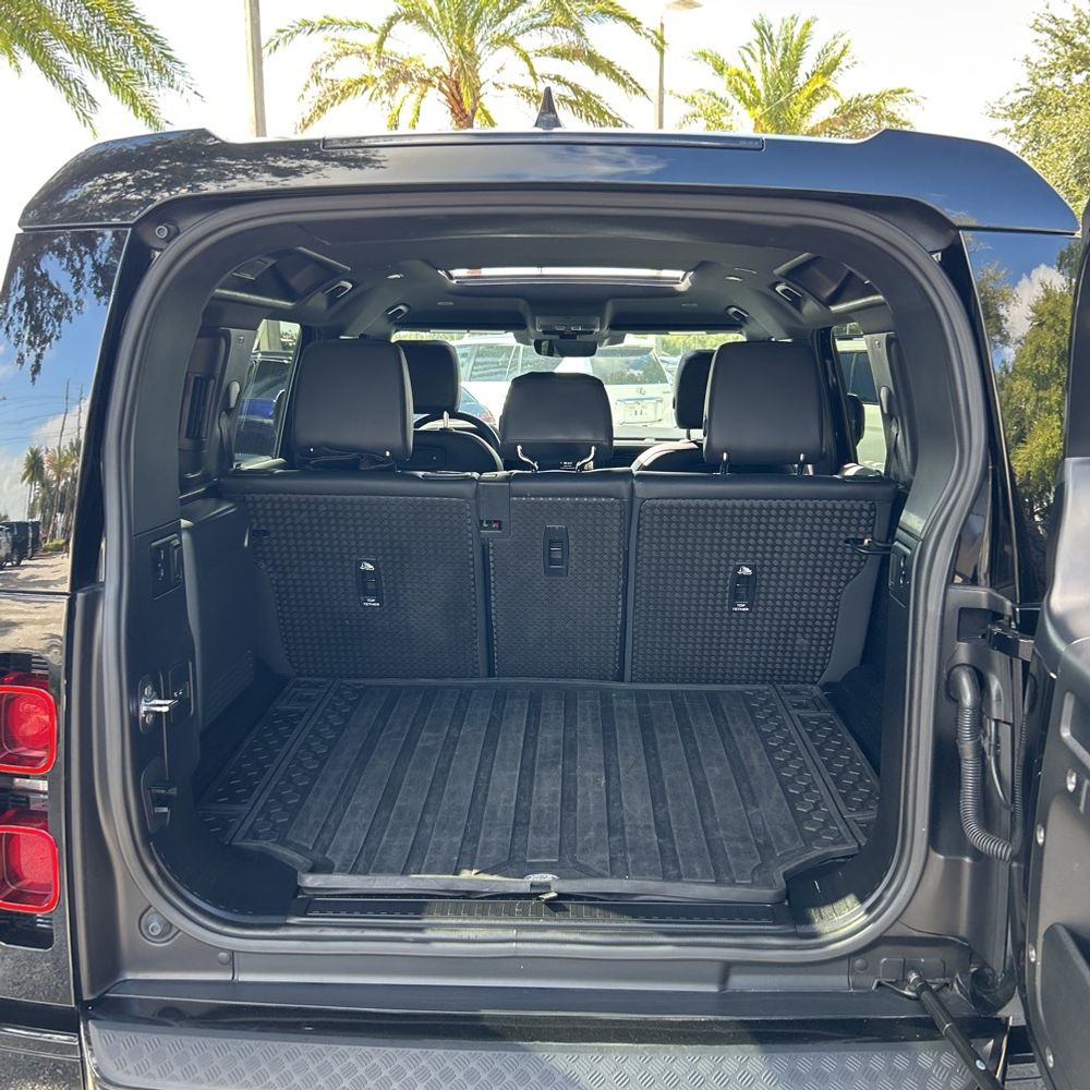 2022 Land Rover Defender 110 X-Dynamic SE