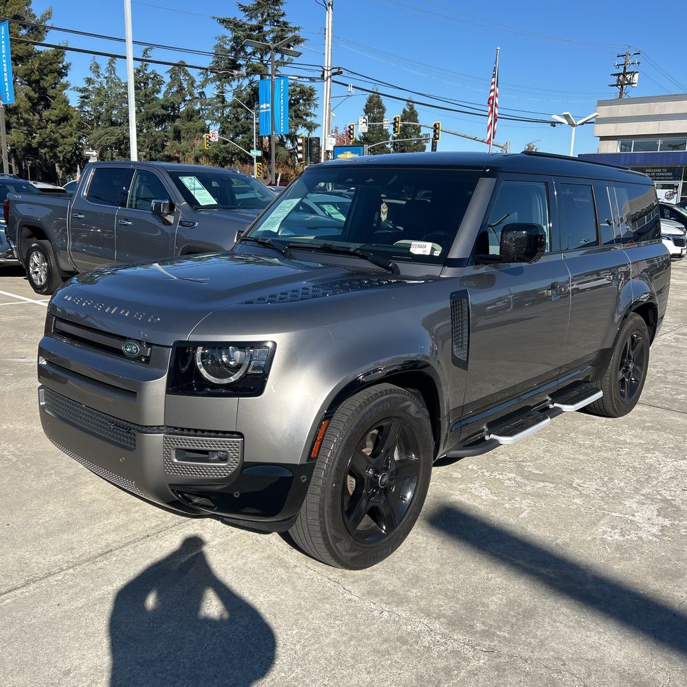 2023 Land Rover Defender 130 X-Dynamic SE