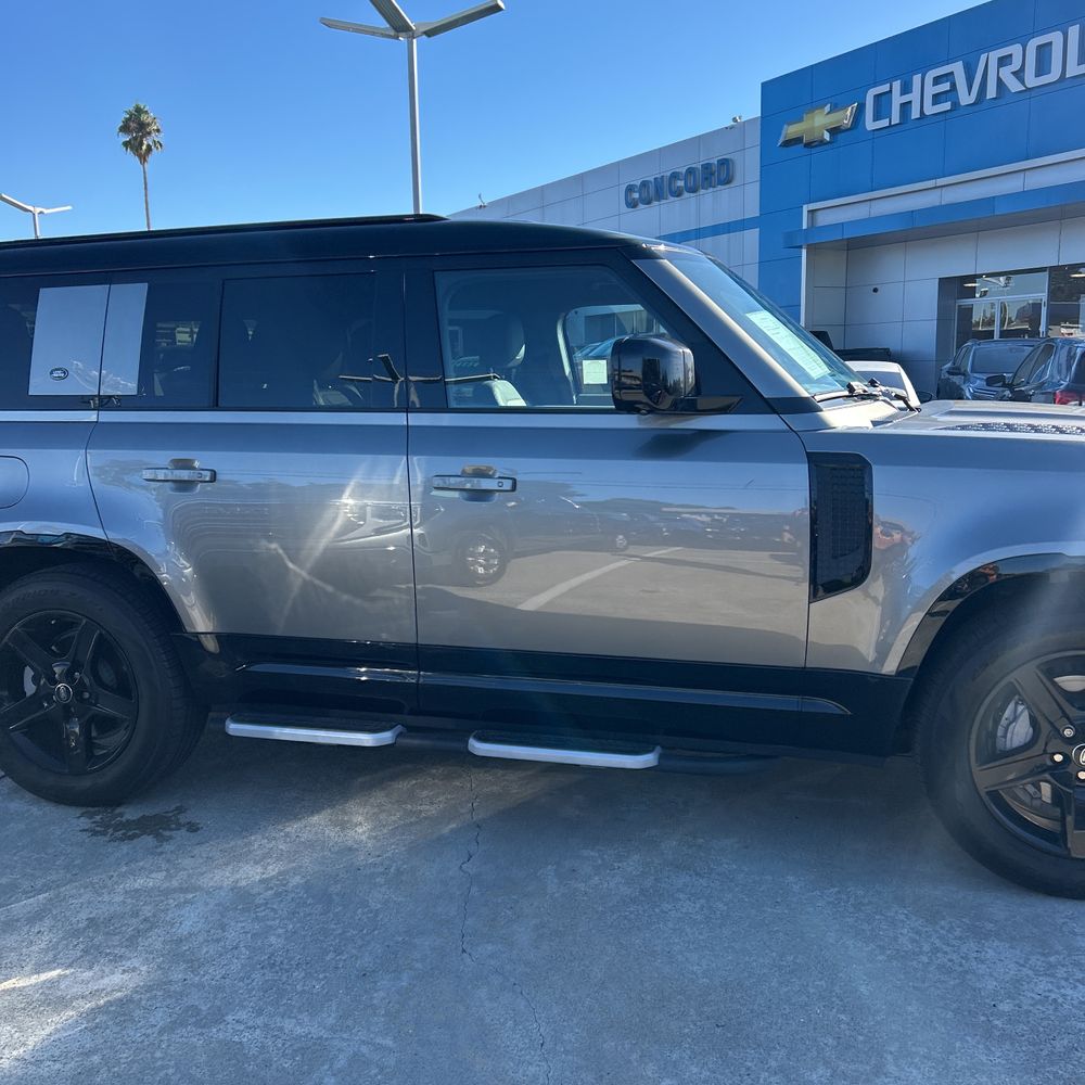 2023 Land Rover Defender 130 X-Dynamic SE
