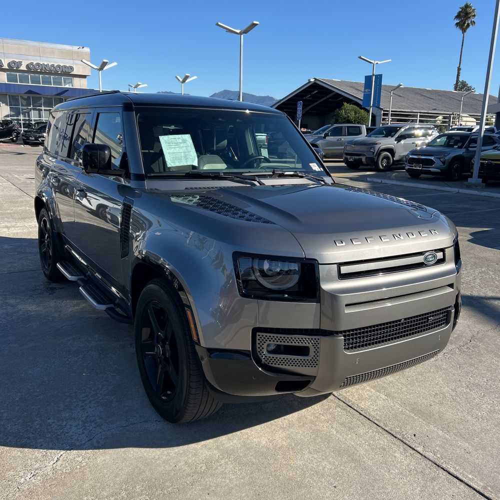2023 Land Rover Defender 130 X-Dynamic SE