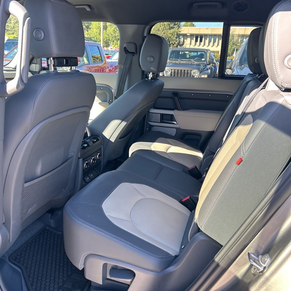 2023 Land Rover Defender 130 X-Dynamic SE