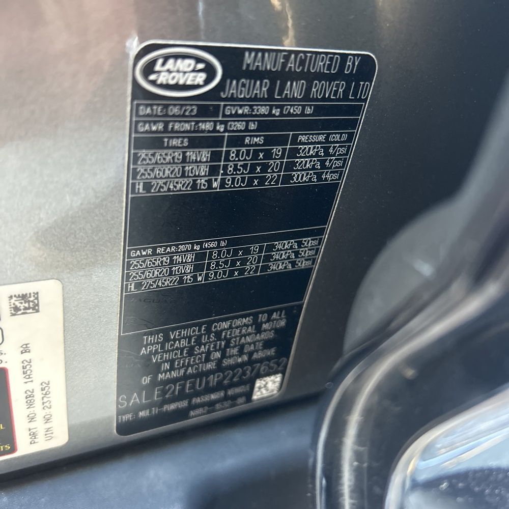 2023 Land Rover Defender 130 X-Dynamic SE