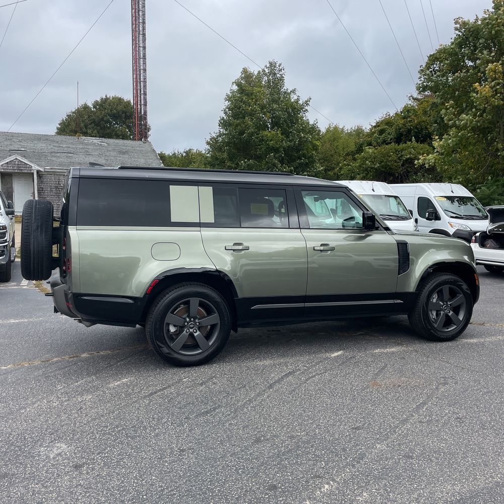 2025 Land Rover Defender 130 X-Dyn SE P400