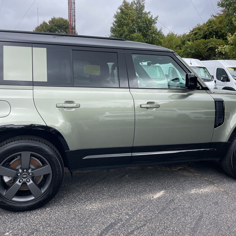 2025 Land Rover Defender 130 X-Dyn SE P400