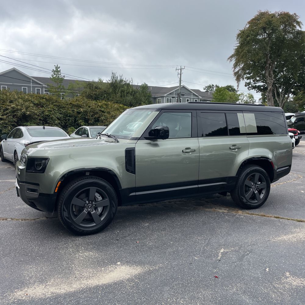 2025 Land Rover Defender 130 X-Dyn SE P400