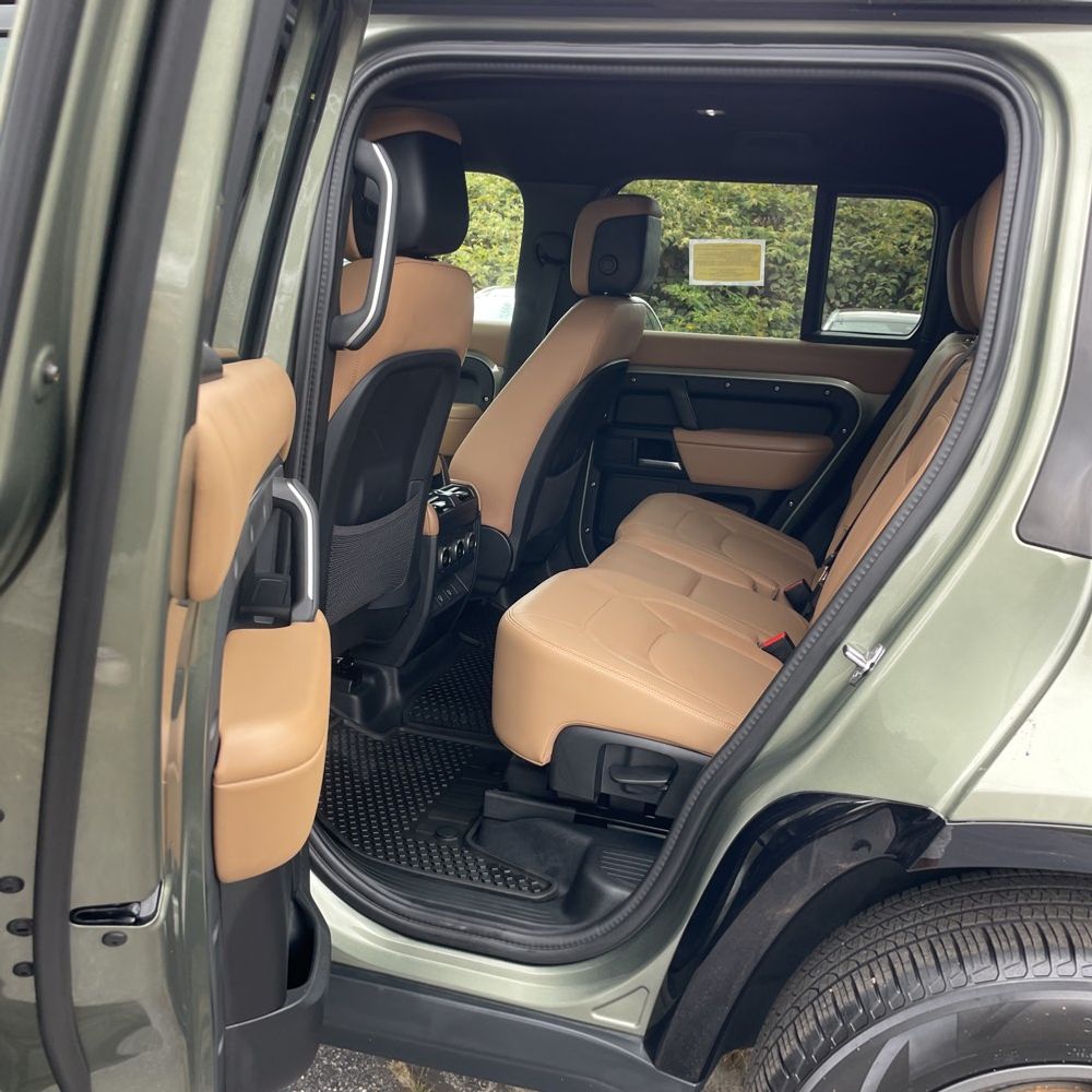 2025 Land Rover Defender 130 X-Dyn SE P400
