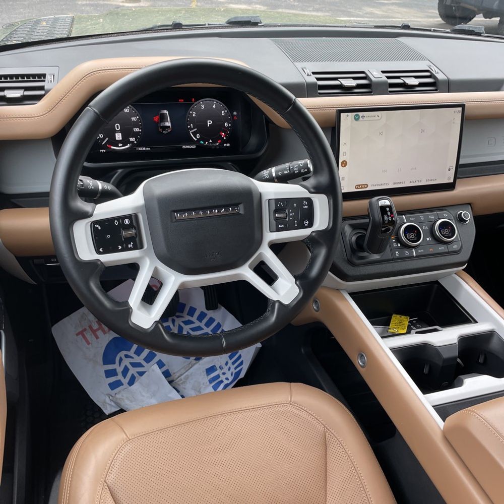 2025 Land Rover Defender 130 X-Dyn SE P400