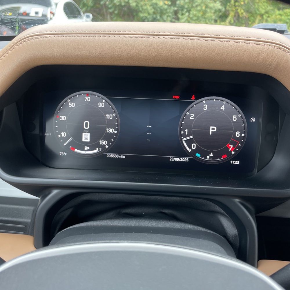 2025 Land Rover Defender 130 X-Dyn SE P400