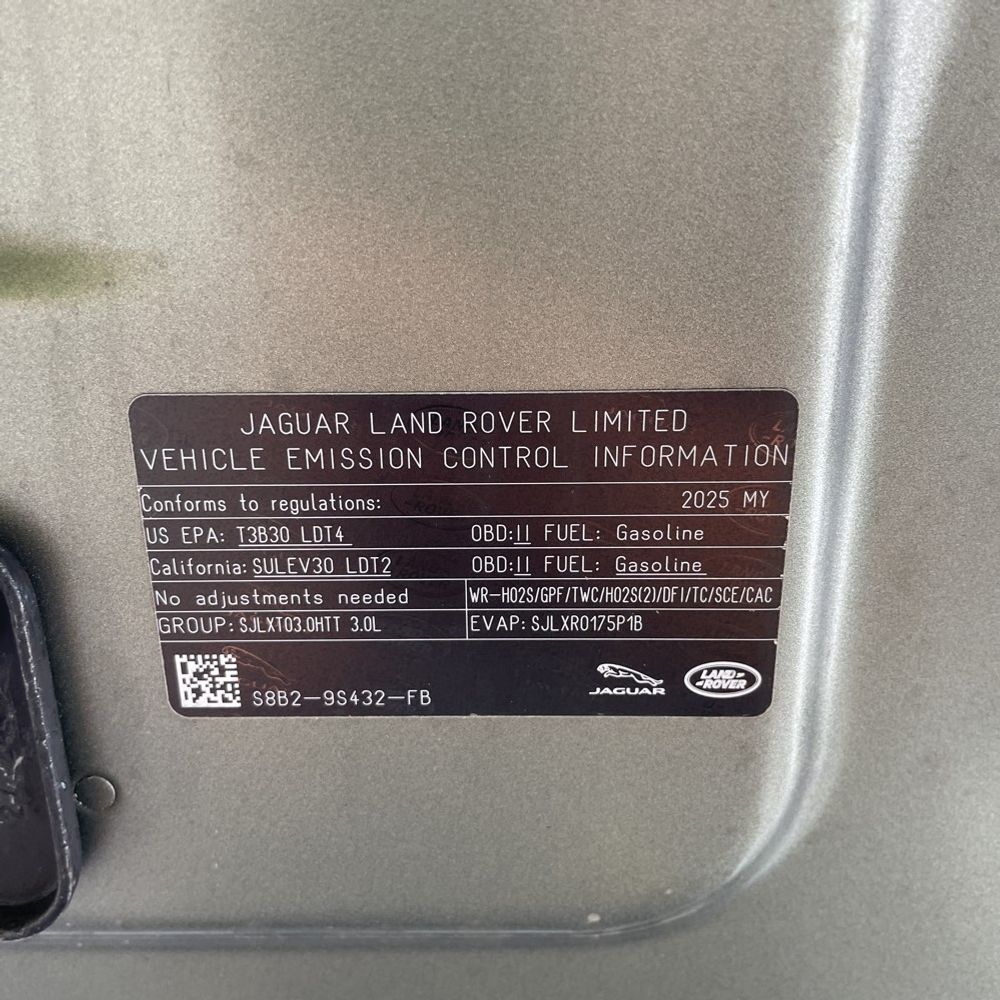 2025 Land Rover Defender 130 X-Dyn SE P400