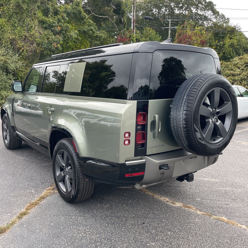 2025 Land Rover Defender 130 X-Dyn SE P400