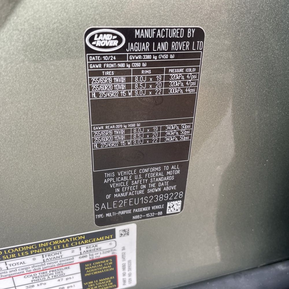2025 Land Rover Defender 130 X-Dyn SE P400