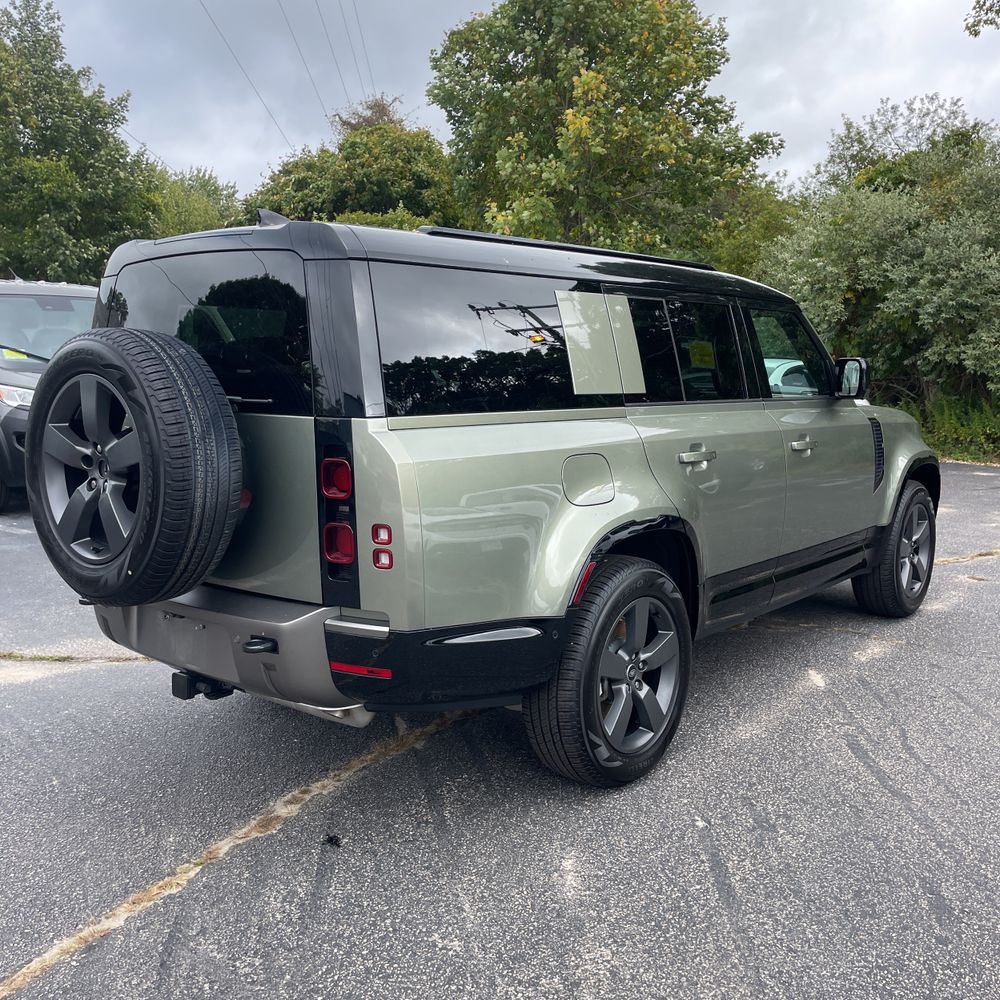 2025 Land Rover Defender 130 X-Dyn SE P400