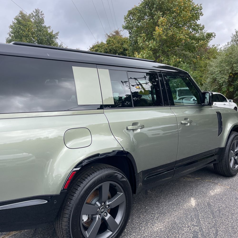 2025 Land Rover Defender 130 X-Dyn SE P400