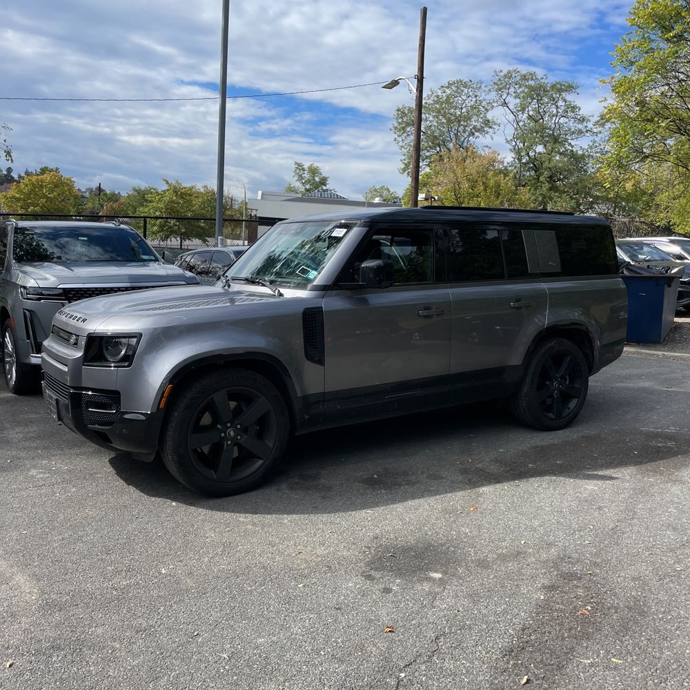 2024 Land Rover Defender 130 X-Dyn SE P400