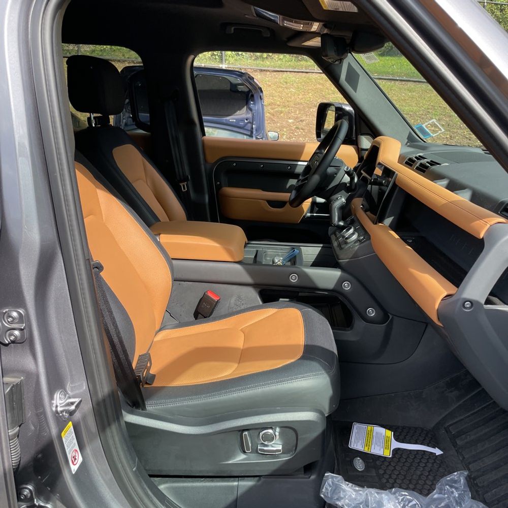 2024 Land Rover Defender 130 X-Dyn SE P400
