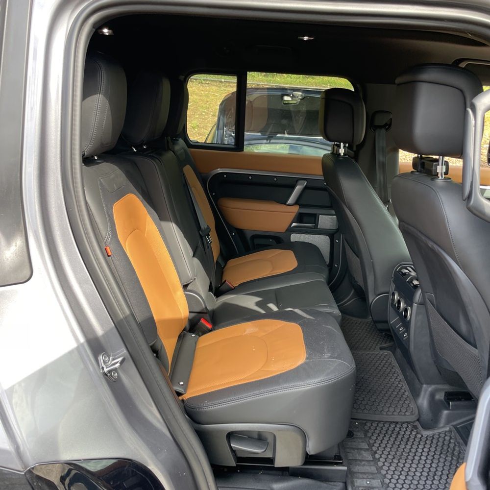 2024 Land Rover Defender 130 X-Dyn SE P400