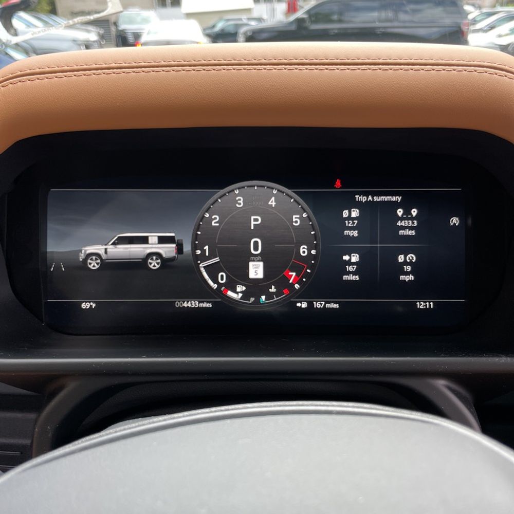 2024 Land Rover Defender 130 X-Dyn SE P400