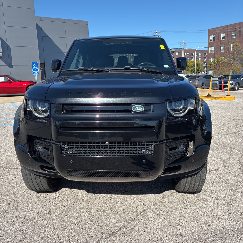 2024 Land Rover Defender 130 X-Dyn SE P400