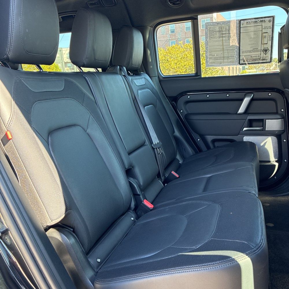 2024 Land Rover Defender 130 X-Dyn SE P400