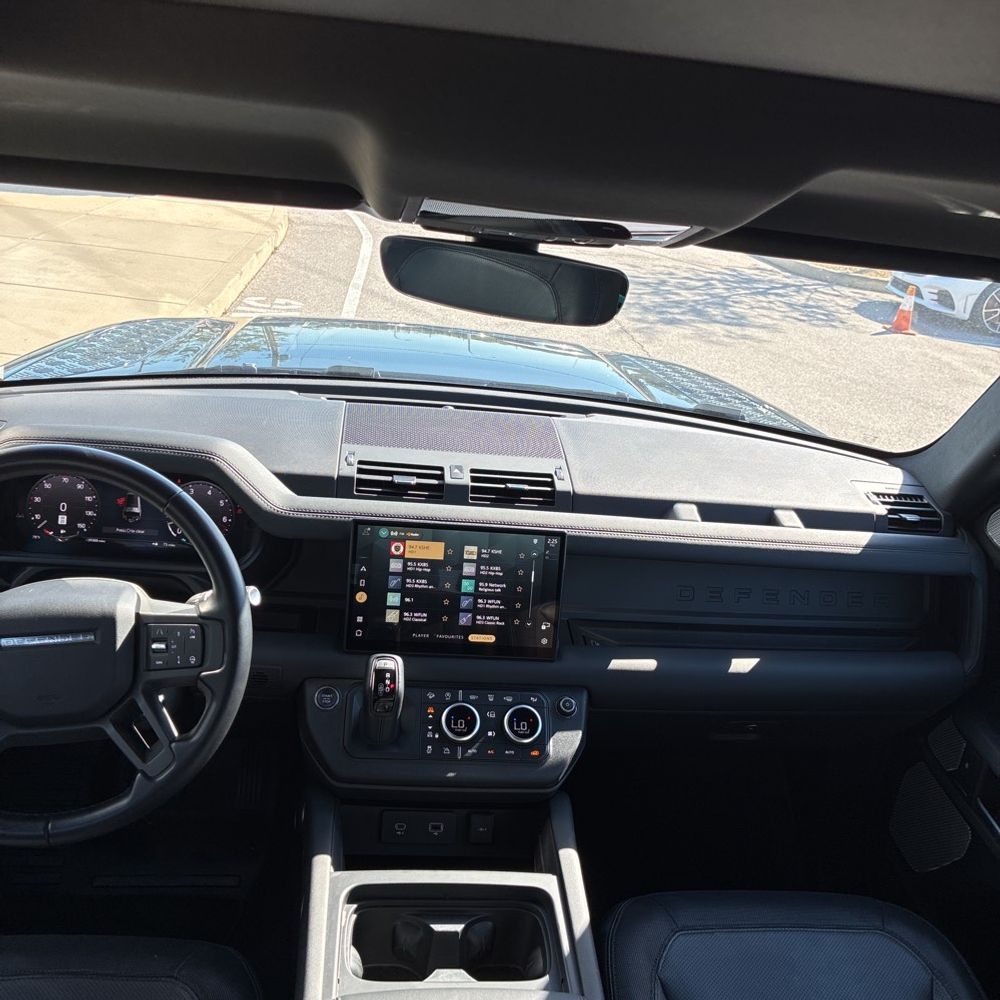 2024 Land Rover Defender 130 X-Dyn SE P400