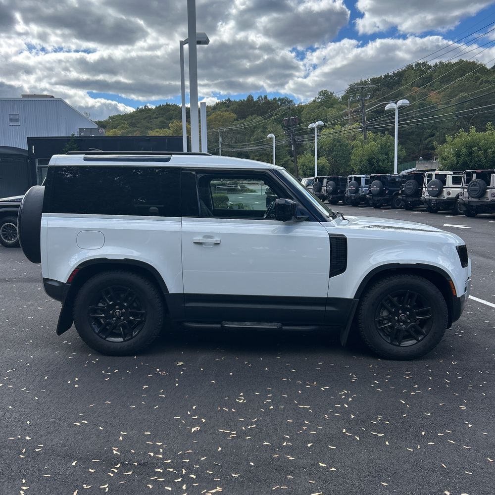 2025 Land Rover Defender 90 S P300