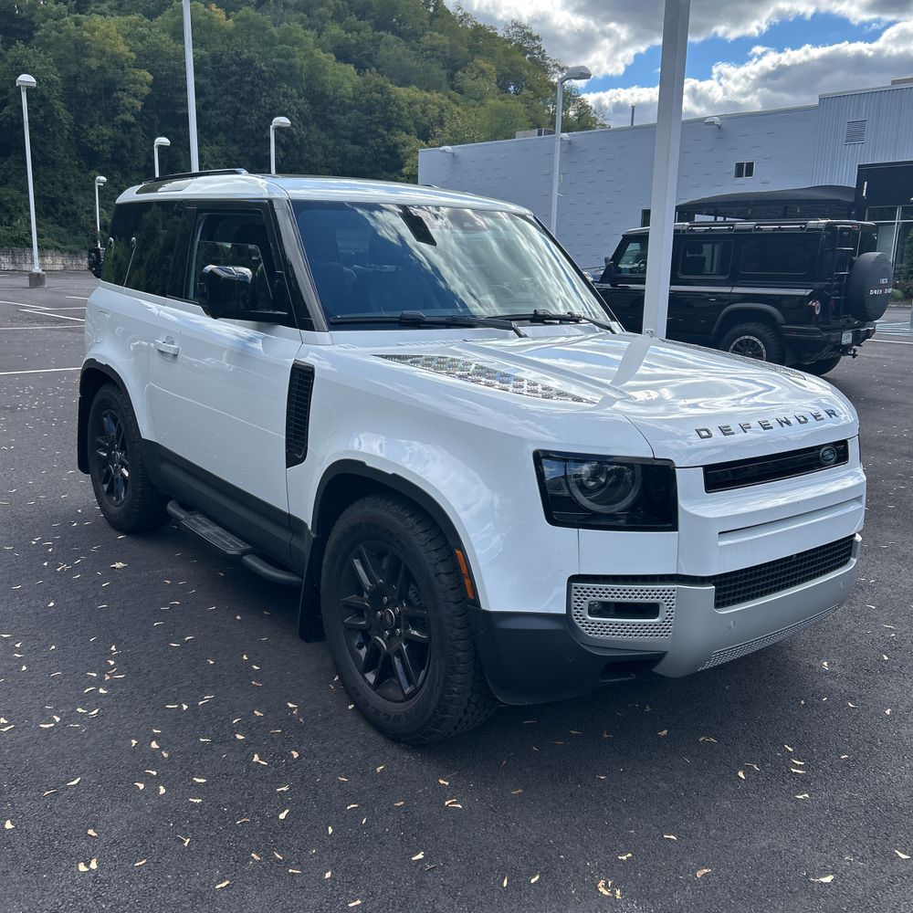 2025 Land Rover Defender 90 S P300
