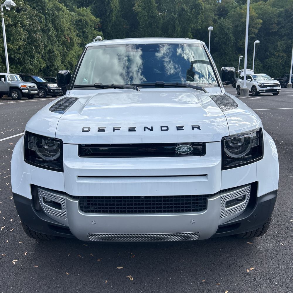 2025 Land Rover Defender 90 S P300