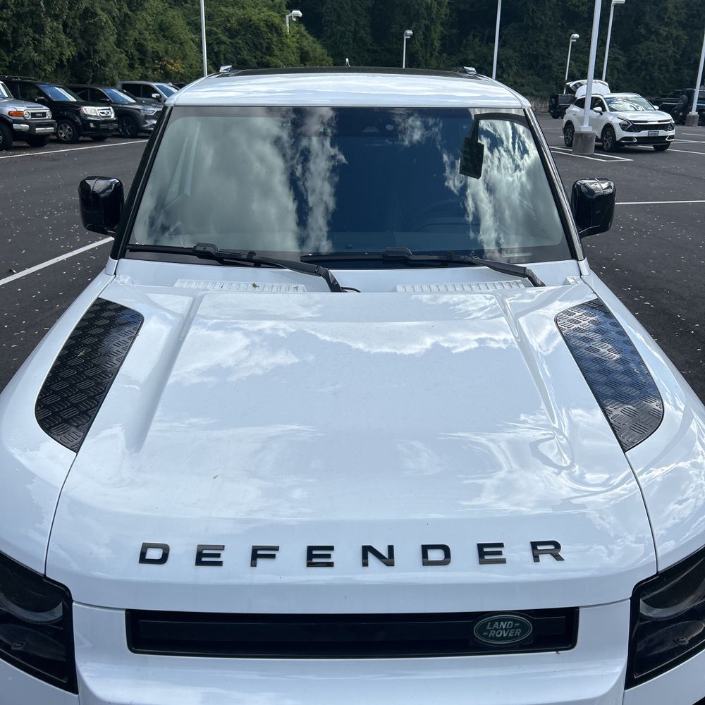2025 Land Rover Defender 90 S P300