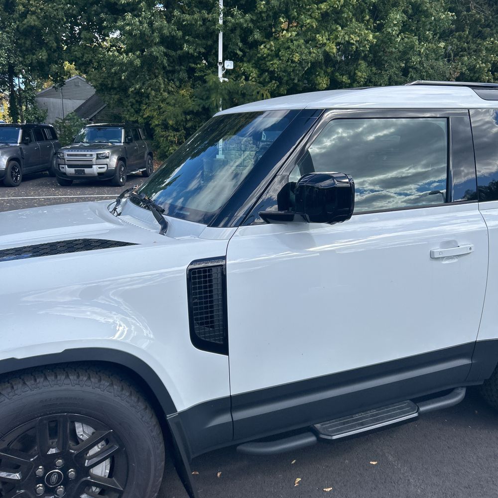 2025 Land Rover Defender 90 S P300