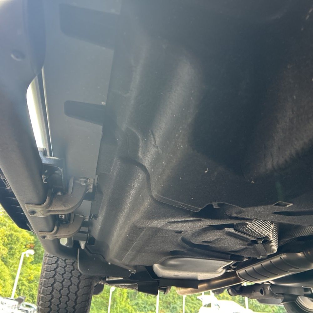 2025 Land Rover Defender 90 S P300
