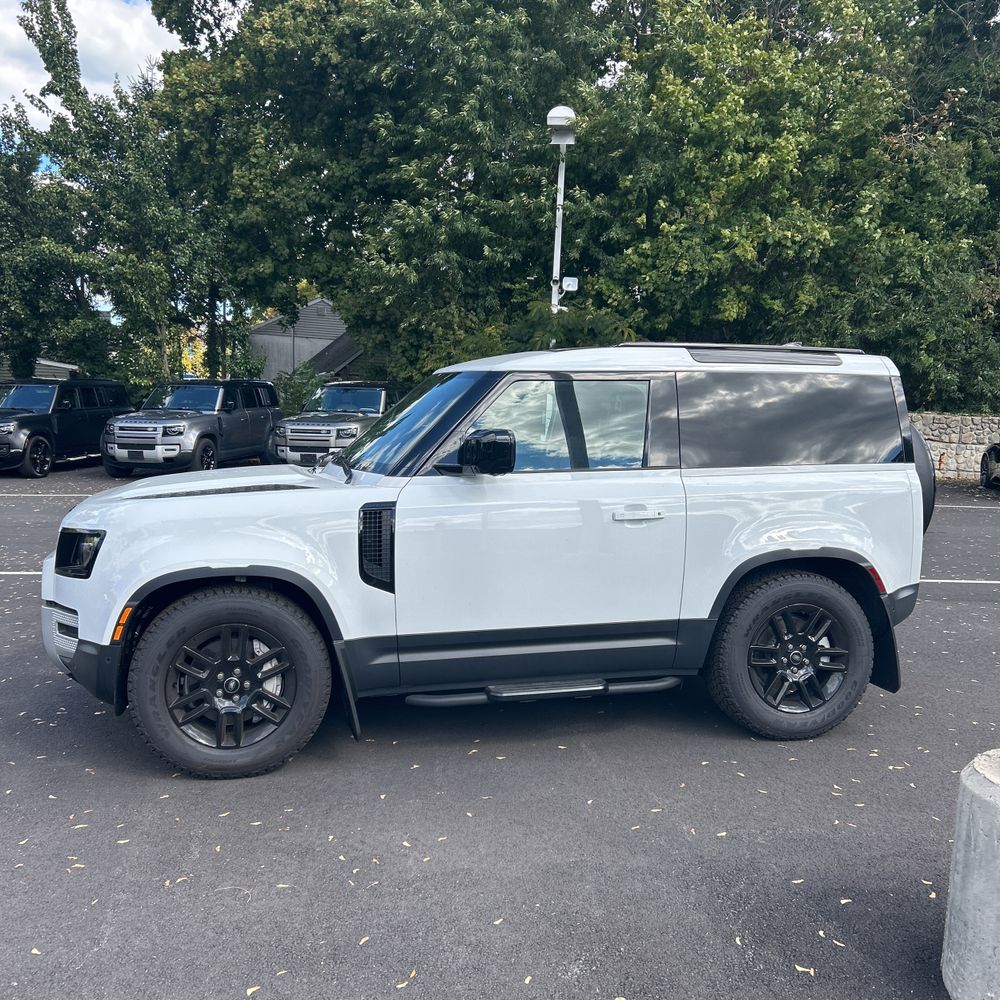 2025 Land Rover Defender 90 S P300