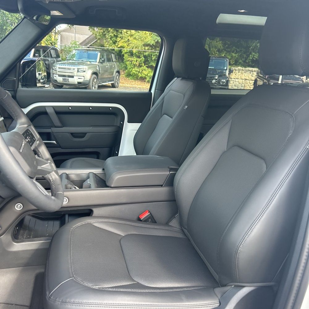 2025 Land Rover Defender 90 S P300