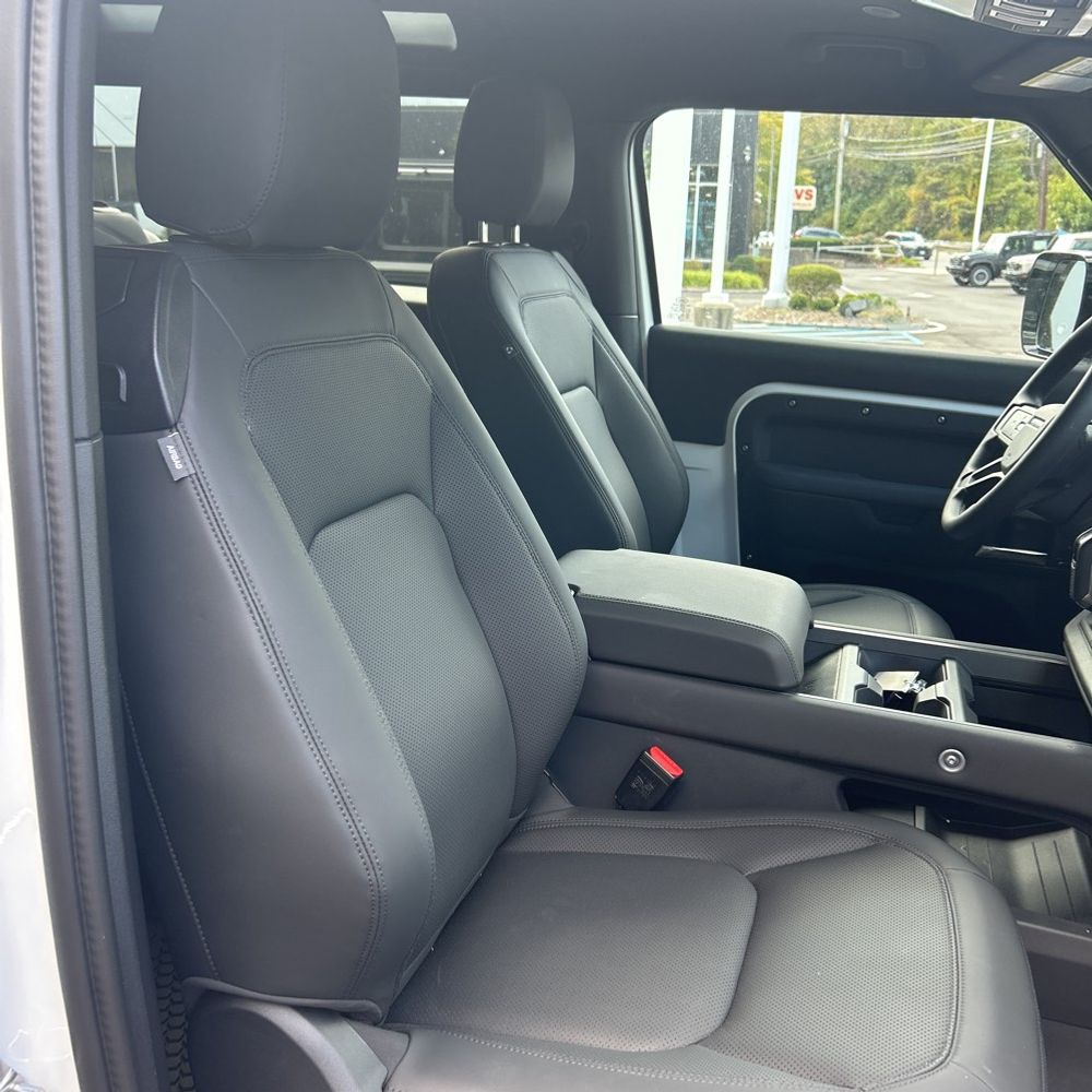 2025 Land Rover Defender 90 S P300
