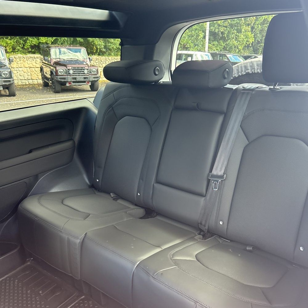 2025 Land Rover Defender 90 S P300