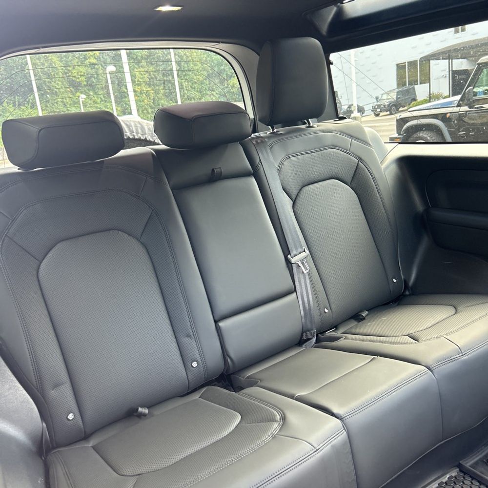 2025 Land Rover Defender 90 S P300