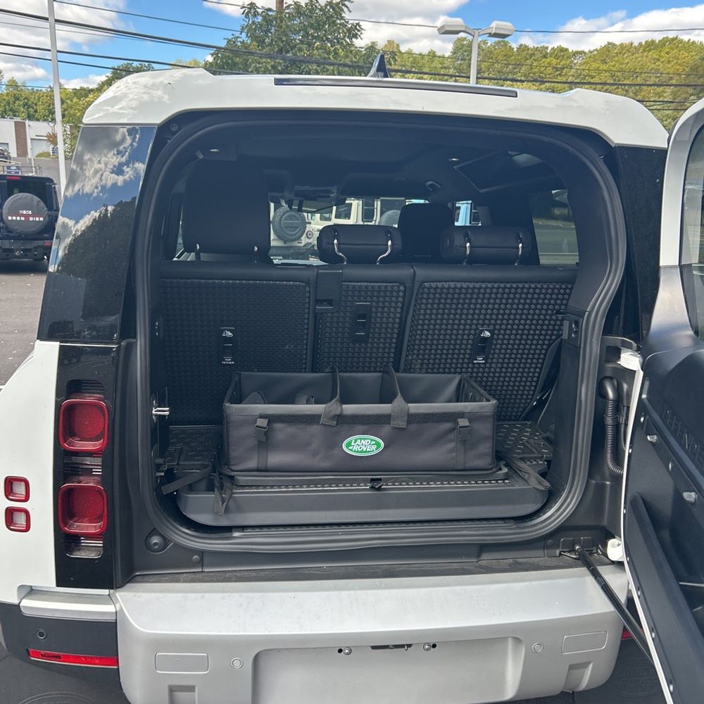 2025 Land Rover Defender 90 S P300