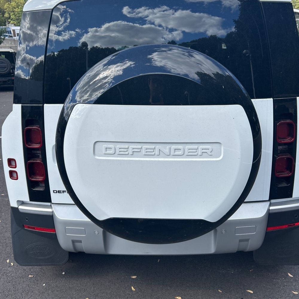 2025 Land Rover Defender 90 S P300