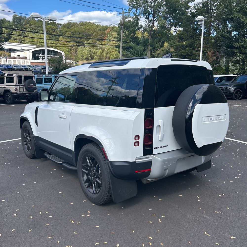 2025 Land Rover Defender 90 S P300