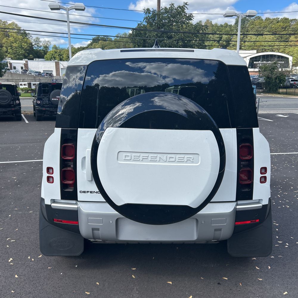 2025 Land Rover Defender 90 S P300